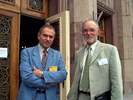 In front of the building of Academy of Sciences of Moldova:<br>
 Prof. Alexei Gvishiani, EDNES Vice-President (left), <br>
 Prof. Erik Peplow, Germany (right)